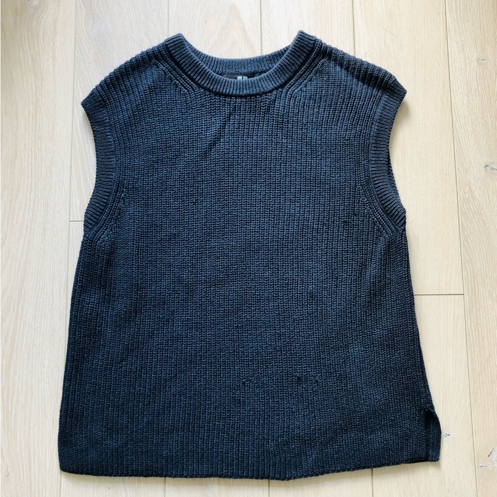 Uniqlo Navy Blue Slit Sweater Vest
